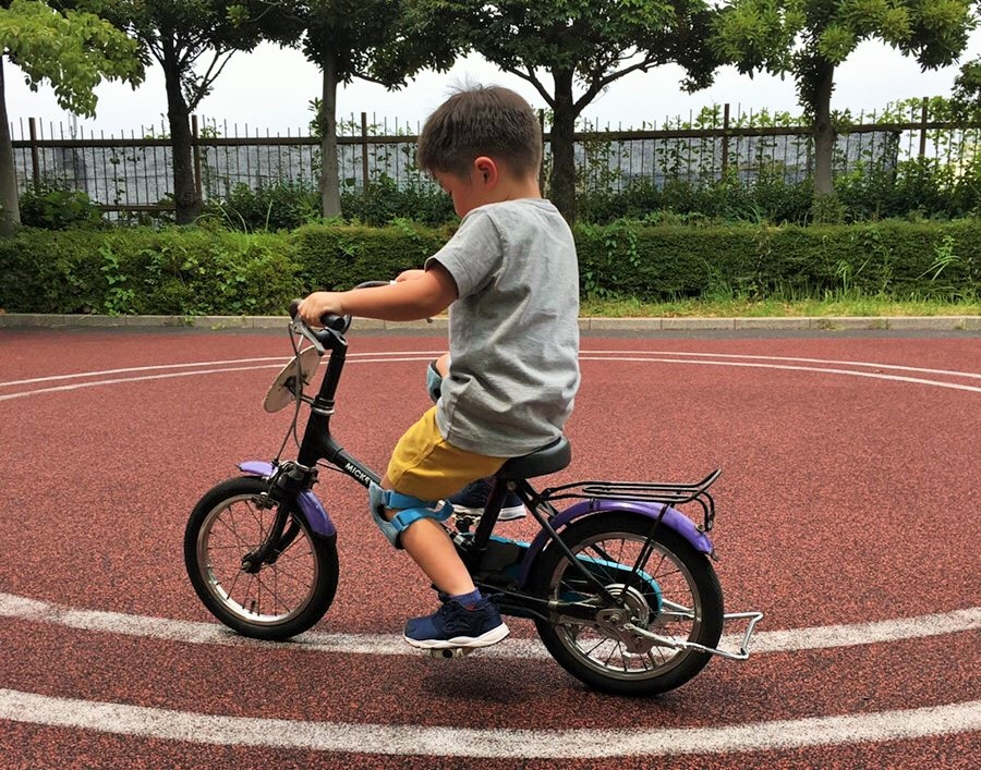 ペダルをこぐ練習