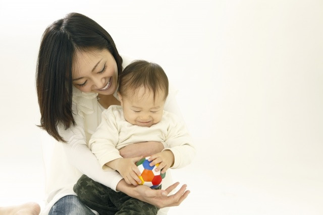 赤ちゃんとやわらかいボール