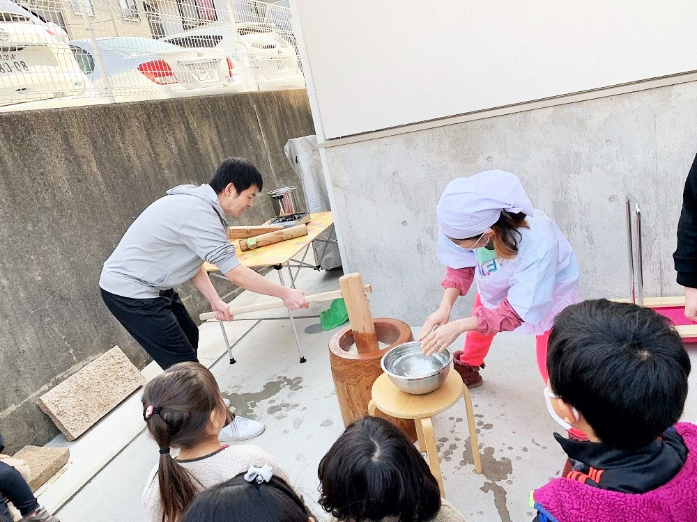ベビーチア　おもちつき