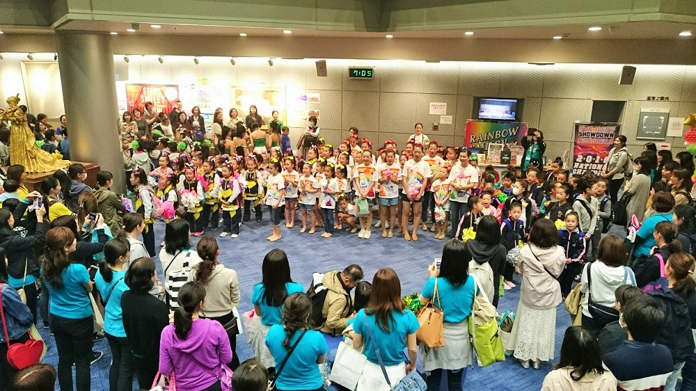 Stars Smileyファミリーおさらい会＆新浦安Rainbow Smiley 10周年記念発表会　ラストの集合写真