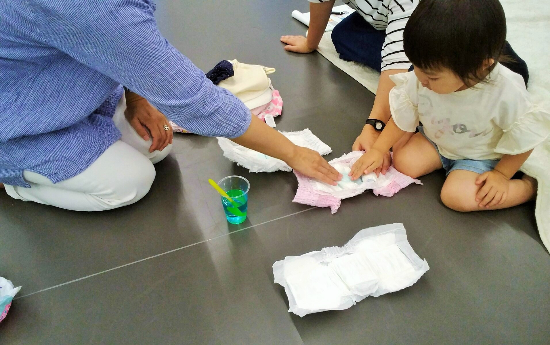 おむつの吸収実験やおすすめグッズのご紹介！　そして最後はトイレに挑戦！